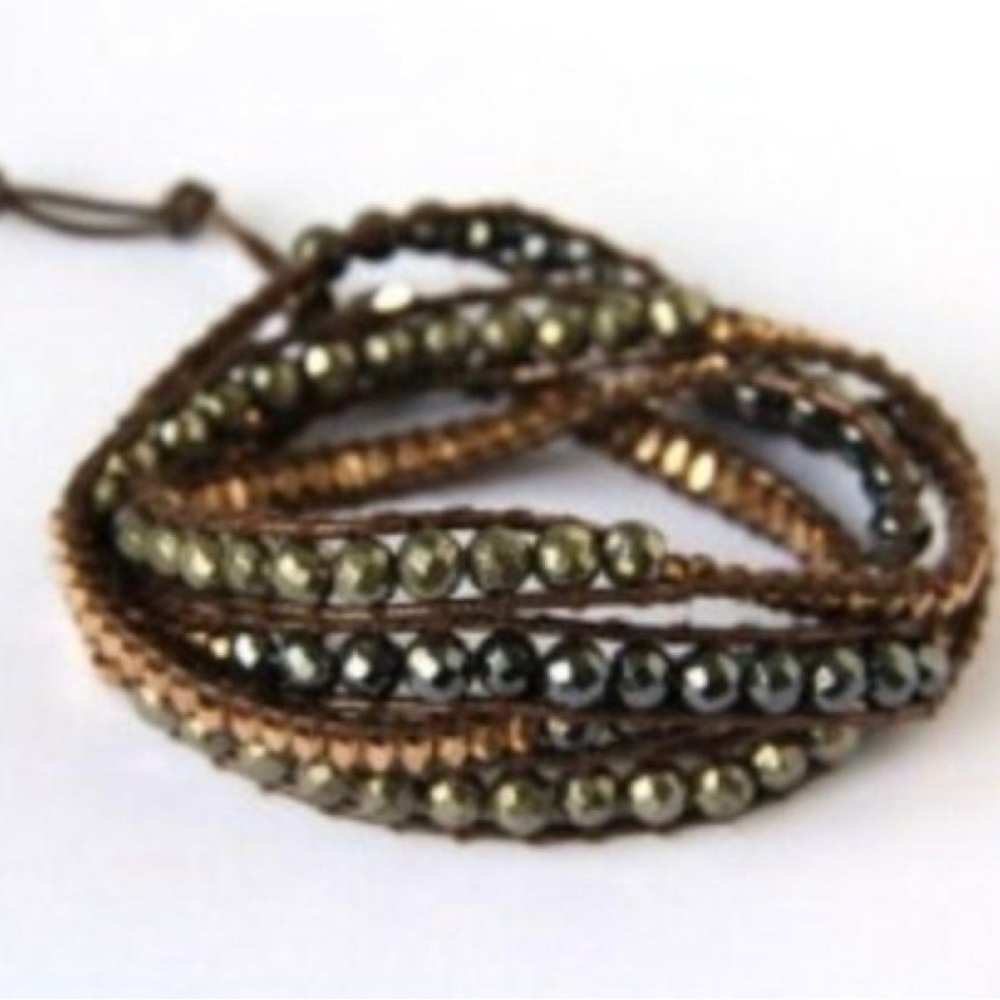 Genuine 5 leather wrap bracelet
One size fits all. Top quality!